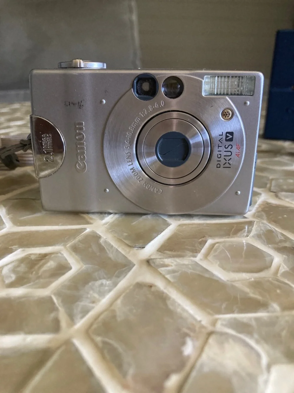 Canon Digital IXUS camera with 2 batteries & OEM charger